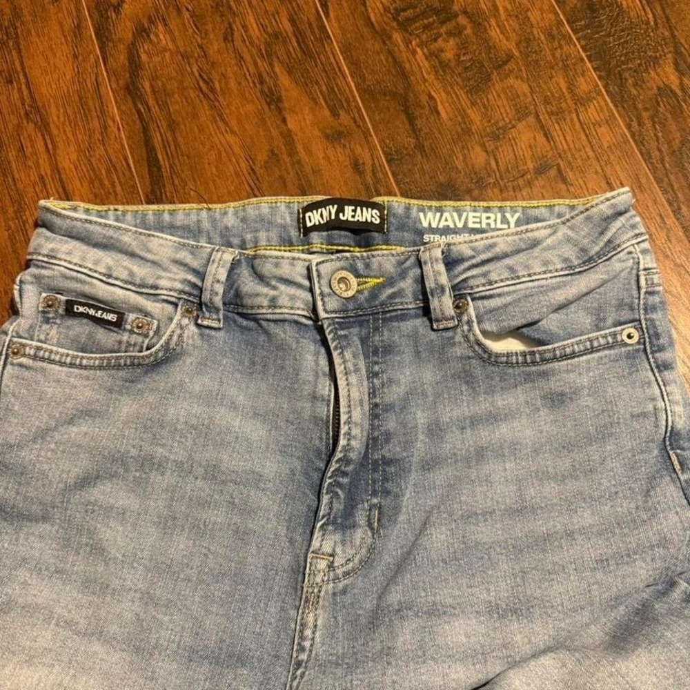 Y2K DKNY Jeans Light Wash Straight Leg Denim Womens 29 Vintage Retro - Picture 2 of 7